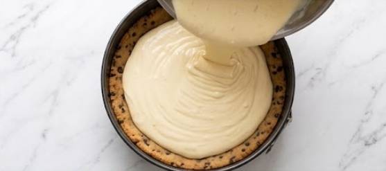 Classic Vanilla Elegance Cheesecake (Signature Cookie Dough Crust)